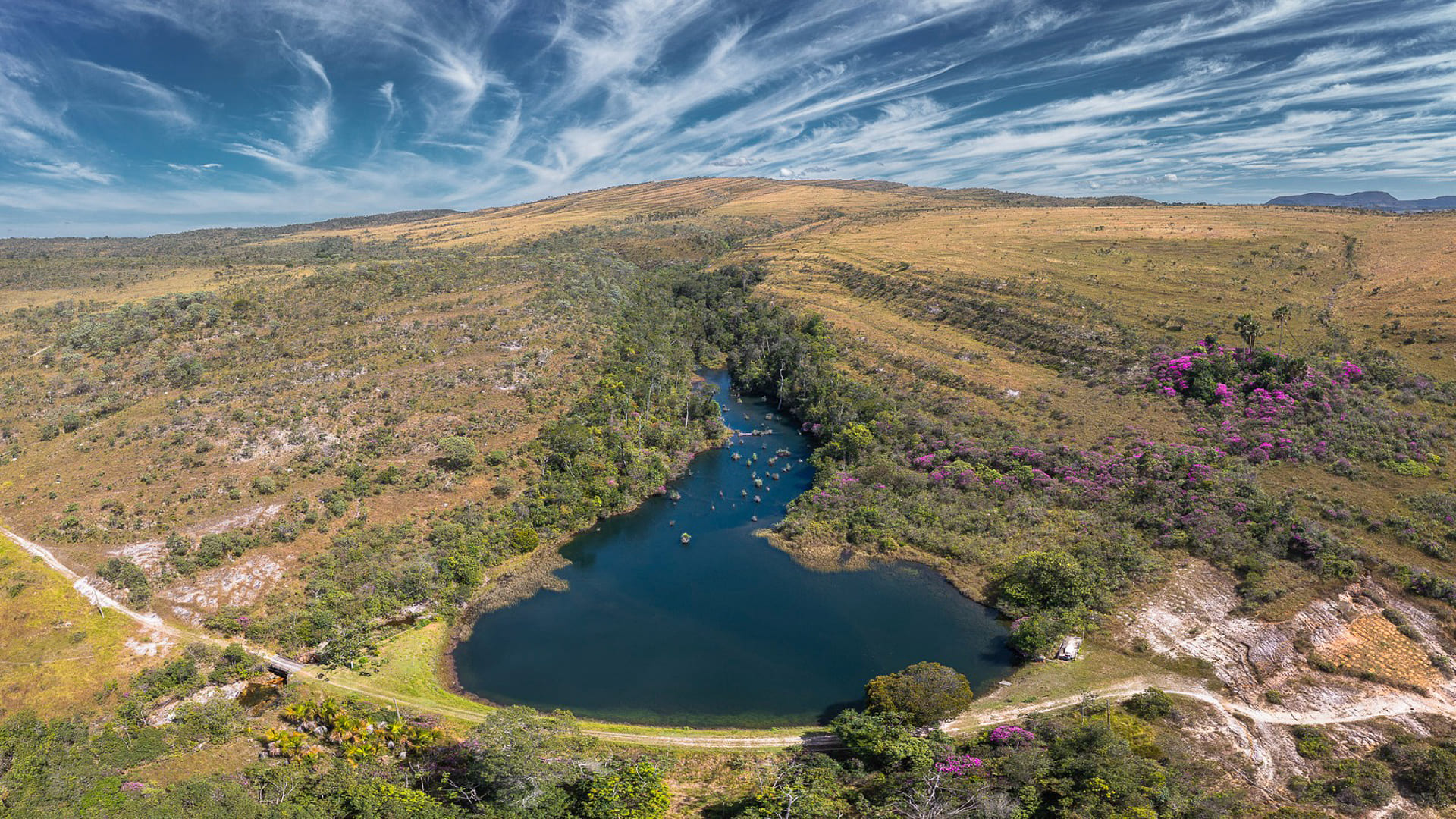 Lago na Fazenda Iluminada